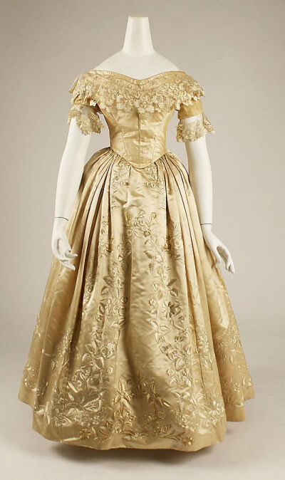 1837 wedding dress