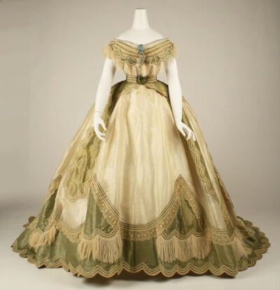 1865 dress