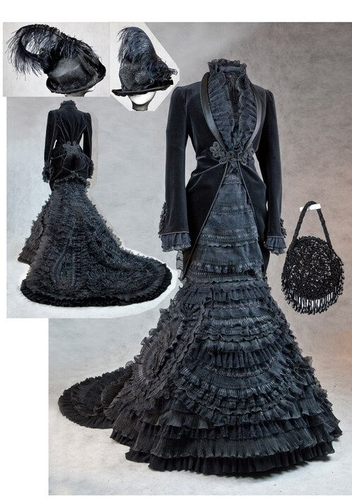 wow beautiful bustle dress