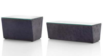 法国当代建筑师让·努维尔（Jean Nouvel）为奥地利顶级手工家具厂商Wittmann设计的Vienna系列家具。 Vienna由纯黑皮革和混凝土色面料模块构成，可以在沙发、躺椅的不同形态间进行变化组合。在质朴色调和刚硬线条间流…