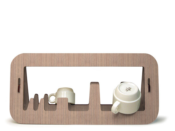 这是由西班牙设计团体Amor de Madre设计的。 看起来很简单的厨具三件套，不会占很大地方，可随意摆放。一直钟爱这样简单实用的东西，错落雅致。