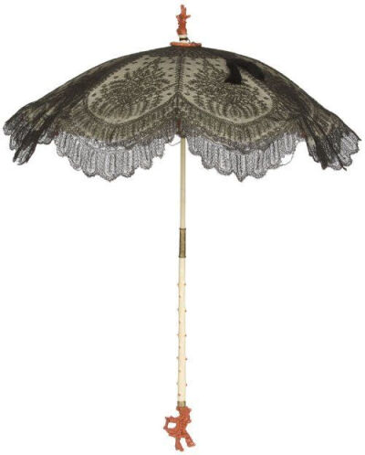 Umbrella, France, 1860 Chantilly lace, satin, ivory, Horn