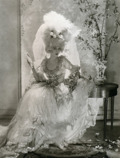 A portrait of Follies star Helen Lee Worthing, 1920