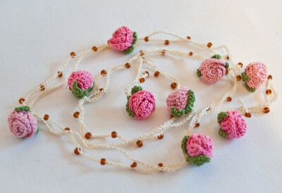 Crochet Rosebud Lariat Necklace
