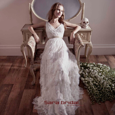 2014婚纱礼服定制嫁衣齐地V领蕾丝婚纱Sara Bridal SA49