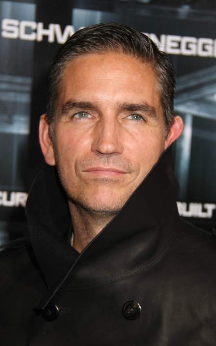 #Jim Caviezel#attends 'Escape Plan' New York Premiere on October 15, 2013 看了預告，發現有儂 @Kaysomeonebetter 的最愛吃驚了一下！就是POI內的Look嗎⋯等我看完來“劇透”儂，哈哈 38pics HQ相冊：http://t.cn/zRcOUsp