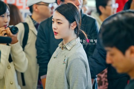 [百度崔雪莉吧]#雪莉##sulli# 131018 金浦机场送机饭拍7P [cr:sulli94]