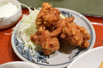 鳥の唐揚げとエビのチリソース煮