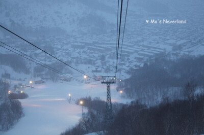 ©可惜赶着去札幌就没等到灯全亮起来，只有滑雪场的灯亮了起来走了