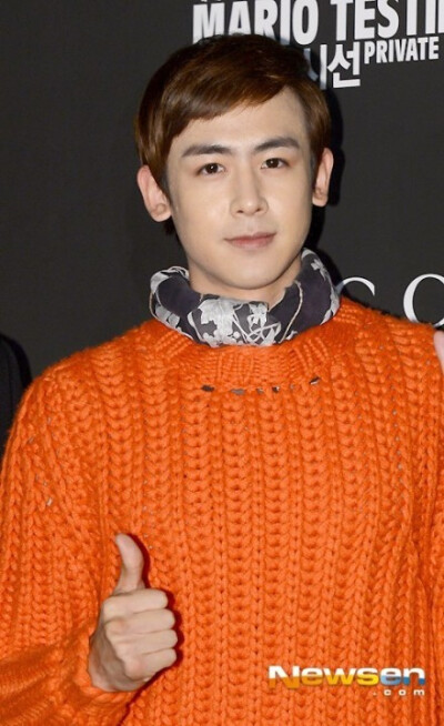 【PIC】131018 #Nichkhun# Mario Testino开幕1P cr as tagged #Nichkhun宁静致远 微笑面对# （你最棒！）