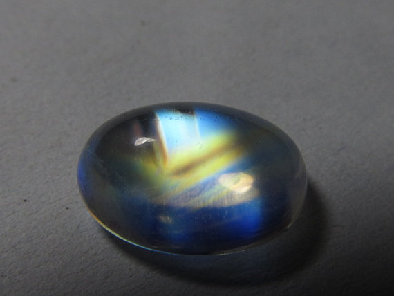 Trully Very Rare Outstanding High Quality - Rainbow Moonstone - Oval Cabochon Eye Clean Gorgeous Rainbow Fire size - 8x11 mm