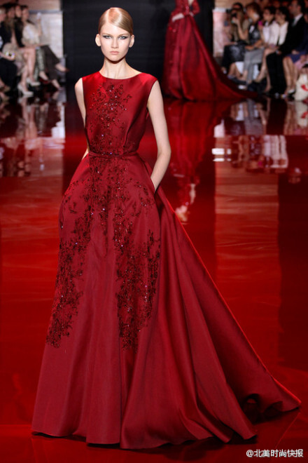 #Fashion Show# Elie Saab Fall 2013 Couture礼服系列。每次看都会有种惊艳的感觉。 （L）