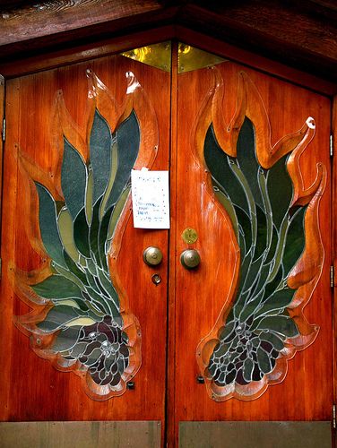 Winged doors. Wonder what the note says?