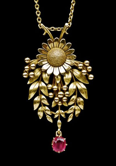 Mrs Newman. Sunflower pendant. Gold and ruby. H: 4.2 cm (1.65 in) W: 2.2 cm (0.87 in). British, c.1890. Fitted case. Sold by Tadema Gallery. View 1.