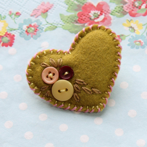 Tiny heart brooch - felt and buttons - hand embroidered - 'Olive' - Zakka style - perfect stocking filler - FREE UK P&amp;P