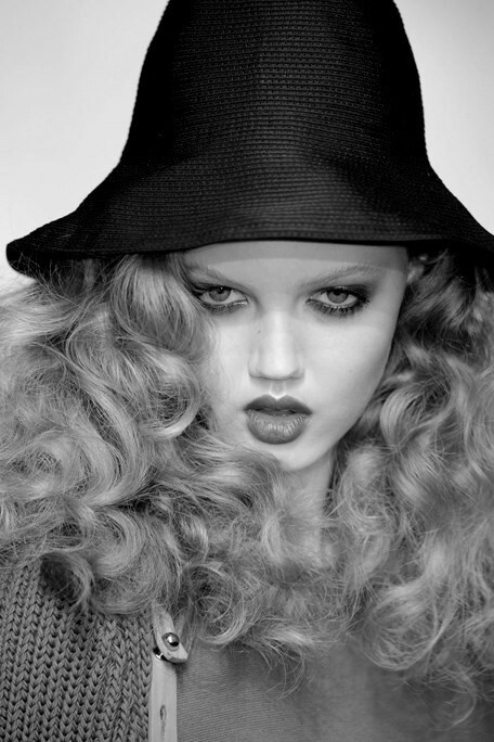 SHY IN THE MORNING.、MODEL、Lindsey Wixson