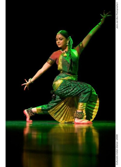 An Indian dancer. So lovely.