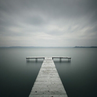 宁静隔世，远离喧嚣。 丨摄影 Akos Major。