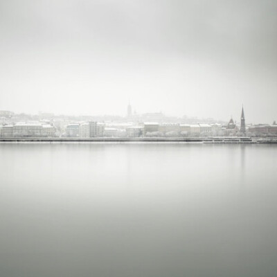 宁静隔世，远离喧嚣。 丨摄影 Akos Major。