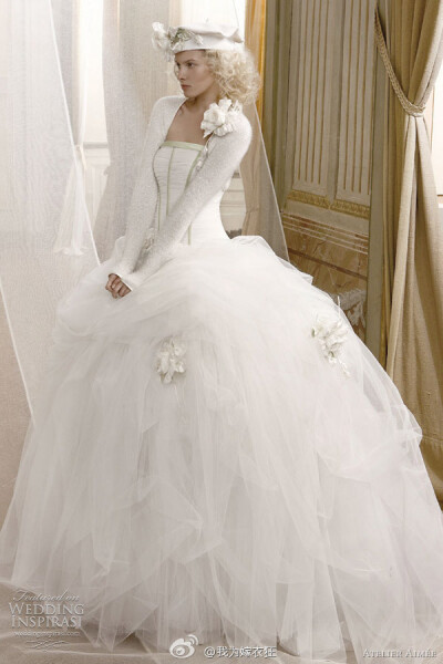 Atelier Aimée Wedding Dresses 朱丽叶与罗密欧婚纱系列，浪漫的蝴蝶结和荷兰常绿玫瑰褶皱点缀，漂亮的花边沿底边礼服，复古新优雅。