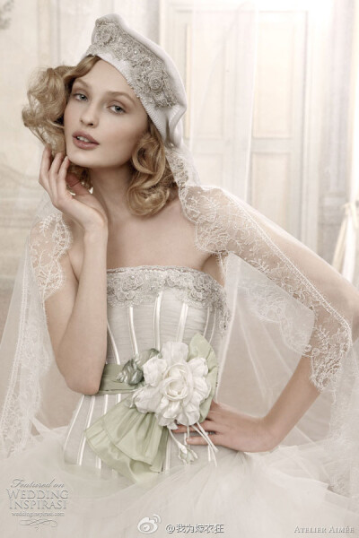 Atelier Aimée Wedding Dresses 朱丽叶与罗密欧婚纱系列，浪漫的蝴蝶结和荷兰常绿玫瑰褶皱点缀，漂亮的花边沿底边礼服，复古新优雅。