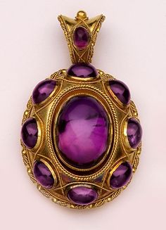 Victorian - Impressive cabochon-cut amethyst and gold locket. There is a wonderful locket in the back.