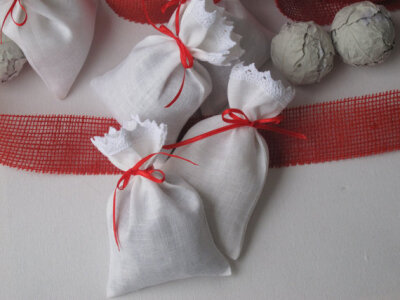 Linen bags with lace, fabric gift bags, candy bags, favor bags, Weddings - Showers - Christmas, 4x6'', set of 25 White Red