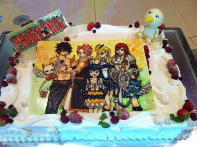 アニメの打ち上げ行ってきました。スタッフの皆さんやキャストの皆さんに会えなくなるのは寂しいけど、楽しい打ち上げだった。 写真は会场のスタッフがサプライズで用意してくれたケーキですよ。