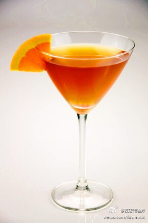 Corpse Reviver，劫难之后的“死而复生”！Material：白兰地30ml，苹果白兰地15ml，甜味美思15ml；Mixer ways：将原材料用混合杯搅拌均匀后倒入酒杯中。