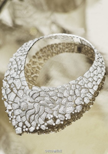 香奈儿推出的狮子座华丽珠宝！快点转给你身边那个高端洋气的狮子座呗~