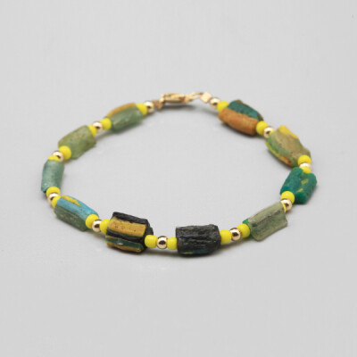 千年绿琉璃，古物有灵气，不可再生，均为溯洄自各地苦心收集而来，每一件都是独一无二的。