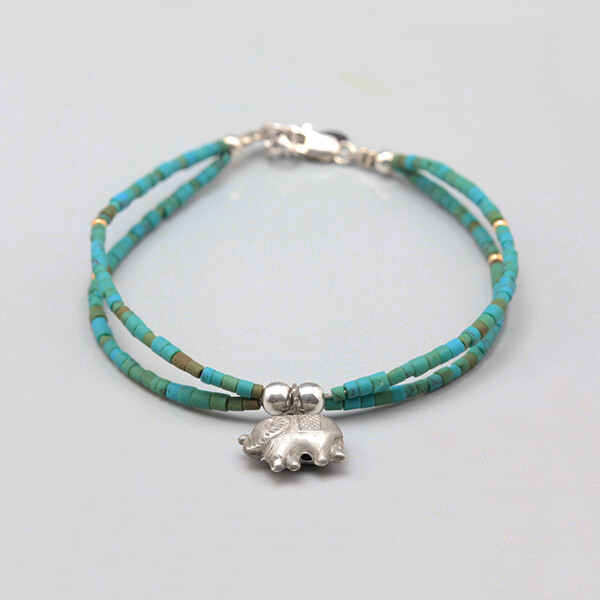 天然米粒绿松，贴身佩戴不伤害皮肤。 配件为925银 老银小象 手链尺寸：均码16号（腕长15.5-16.5cm）