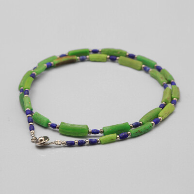 千年绿琉璃，古物有灵气，不可再生，均为溯洄自各地苦心收集而来，每一件都是独一无二的。 配件为14k合金珠子 天然青金石珠子 项链尺寸：49cm