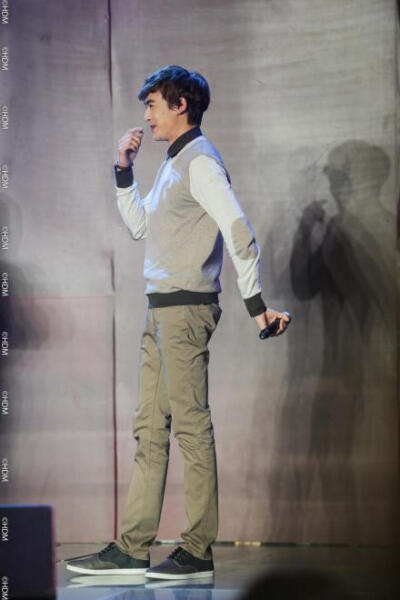 【PIC】131109 #Nichkhun# Bench粉丝见面会 饭拍高清图 8p cr:mysoulsatellite #Nichkhun宁静致远，微笑面对#