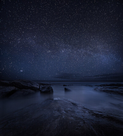 来自世界边缘的风光摄影作品 来源：网络 作者：Mikko Lagerstedt Mikko Lagerstedt是一名自学成才的芬兰摄影师。他从2008年12月才开始接触摄影。从那时起，Mikko拍摄了大量美丽的星空和风光照片。在作品中，他经常让…