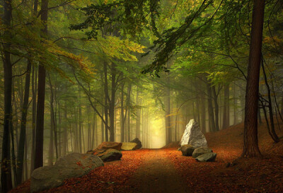 【摄影】Kilian Schoenberger，德国风景摄影师，值得一提的是Kilian本人是一位红绿色盲，官方网站：http://t.cn/8DFSJ02。