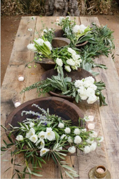 florals in wooden bowls