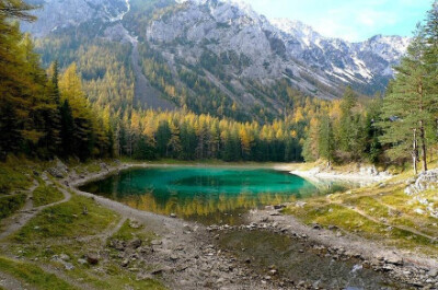奥地利水珍珠 · 绿湖水下公园 ，位于奥地利萨尔茨卡默古特地区 from internet.