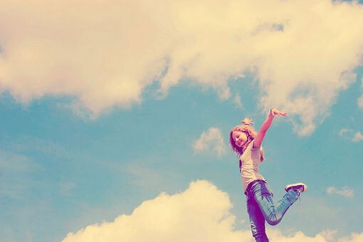 梦想很轻，却因此拥有飞向蓝天的力量。