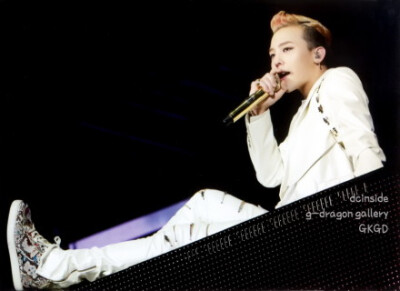 G-DRAGON 2013 WORLD TOUR ～ONE OF A KIND～ IN JAPAN DOME SPECIAL DVD扫图 31P [GKGD] 百度网盘：http://t.cn/8kzs4ya