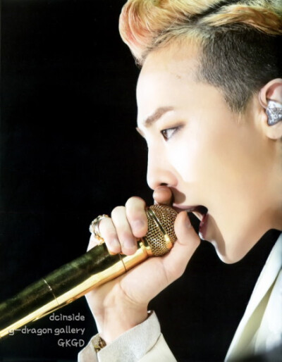 G-DRAGON 2013 WORLD TOUR ～ONE OF A KIND～ IN JAPAN DOME SPECIAL DVD扫图 31P [GKGD] 百度网盘：http://t.cn/8kzs4ya