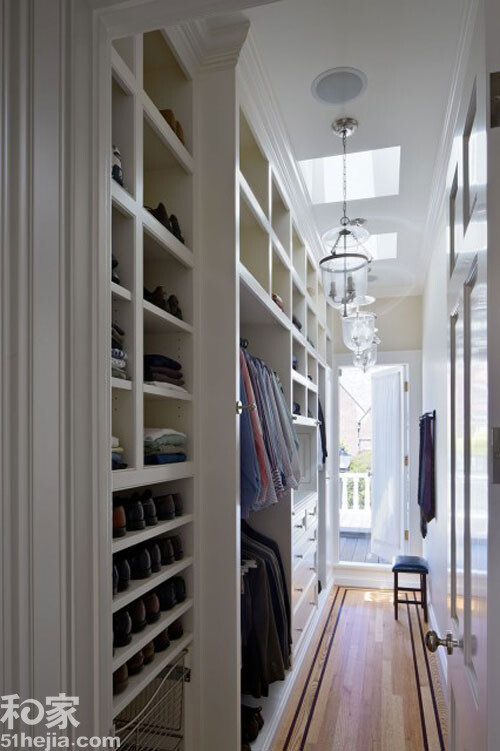 步入式衣帽间设计 小户型也要“臭美”