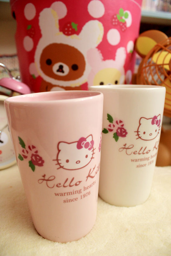 Hello Kitty 简约玫瑰 彩色陶瓷水杯（￥14.50）