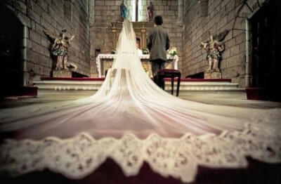 这是一场五彩缤纷的婚礼。、婚礼、新娘、新郎、幸福