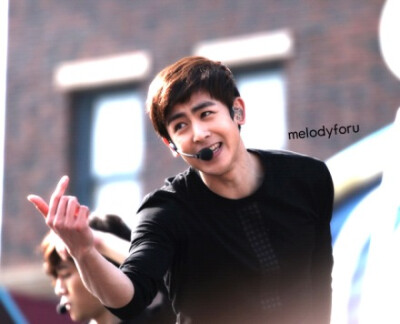 【PIC】131124 #Nichkhun# 大阪环球影城圣诞演唱会第二场 cr：as tagged#Nichkhun宁静致远，微笑面对# 来啊来啊来抓我啊..哈哈哈~太可爱了