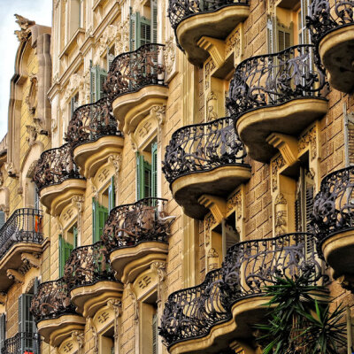 没有什么比我爱你 更让我崇拜你 To Gaudi。 - Summer ‘❤’ Balconies in Barcelona, Barcelona Spain