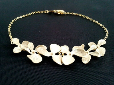 Dangling Triple Orchids Flowers Charm Bracelet Gold - Bangle Bracelet,Friendship bracelet, wedding bracelet,christmas gift, cocktail jewelry