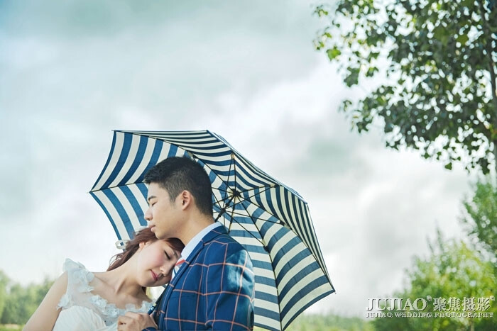 有爱的心情：天地之间一片自然之中，有你有我，有我们的永恒，有我们的誓言，让天地为我们作证，我爱你会如同你爱我一般永恒不变。 公司名称：天津聚焦婚纱摄影工作室 公司地址：天津市红桥区丁字沽一号路与光荣道交口西沽公园正门旁 联系电话：022-60999022 QQ：800058955