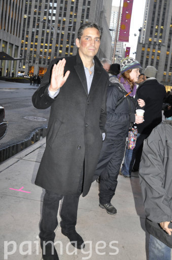 图源见水印#POI#BTS #Jim Caviezel #on set of the television pilot for "Person Of Interest" in New York 、