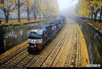 【有时间坐列车去旅行：北京→ 莫斯科】世界上最长的铁路，每周三从北京站发车。六天六夜的旅途，要耐得住旅途寂寞；穿越西伯利亚大陆的时候，沿途全是大森林大草原，风景壮丽无比；当然也能找个伴儿一起体验这非同…
